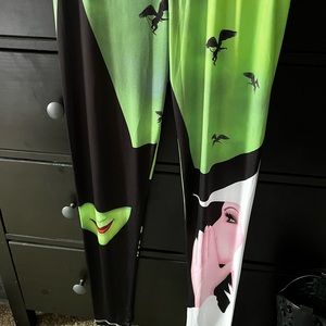 Wicked Musical Leggings NWOT L